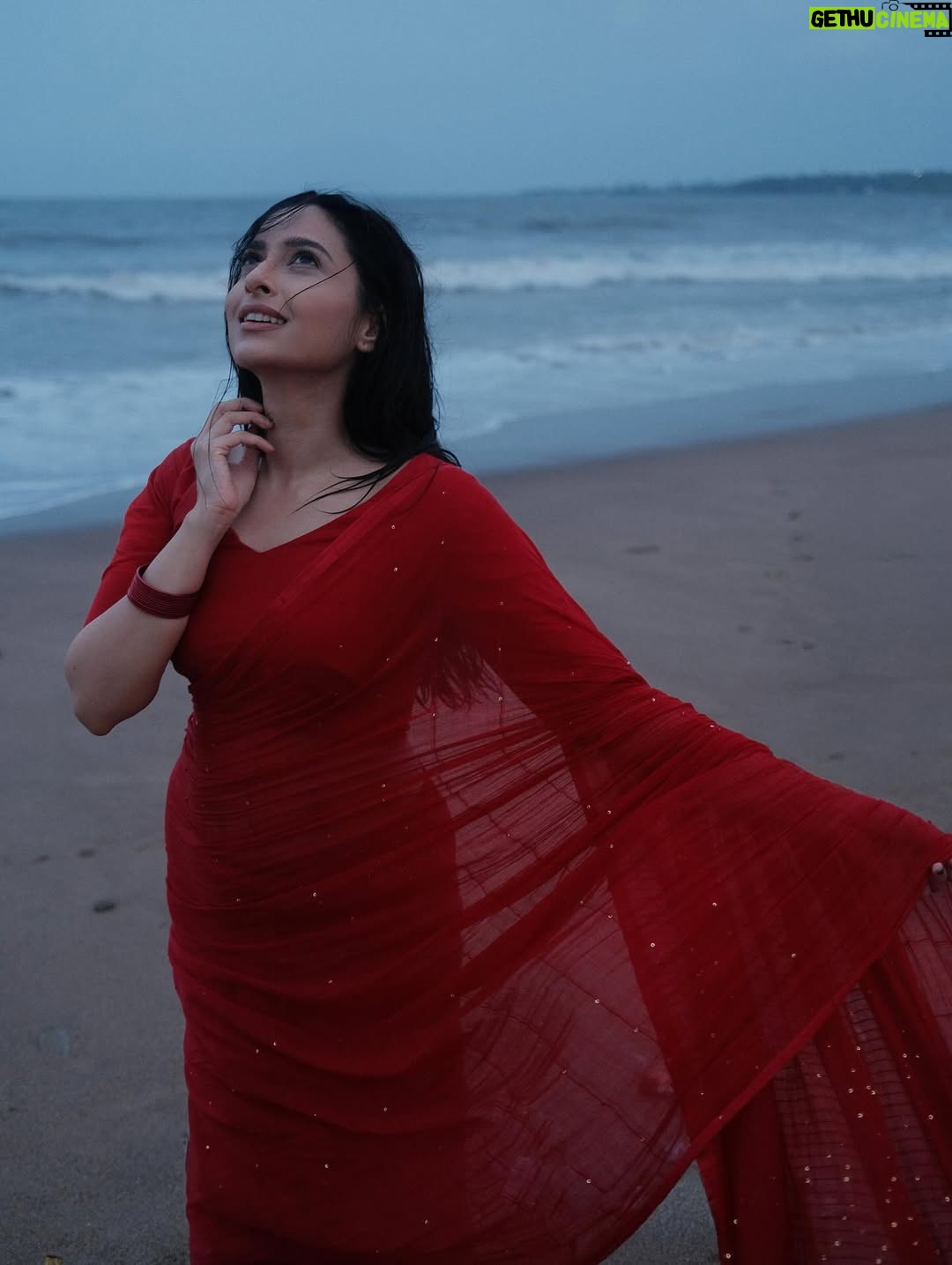 Karishma Sawant - 156.8K Likes - बातों में तेरी मैं रातें बिताऊँ