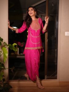 Actress Karishma Tanna HD Photos and Wallpapers February 2026