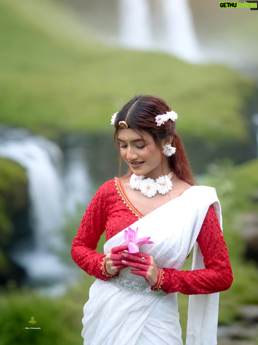 Karishmita Dass - 8.1K Likes - ||राधा हृदय, कृष्ण आत्मा||🦚🤍

Makeup by @nikitaz_makeover_

 Team - @vivah_story_

  Picture perfect moments start here! 📸✨ Book our photography team today and let us capture your story beautifully

 For More Information
 Call or DM - 9706644046

#explore #janmashtami #exploring #fyp #fypシ❤️💞❤️ #fypage #likexlike #shoot #likeforfollow #followforfollow #photoshoot