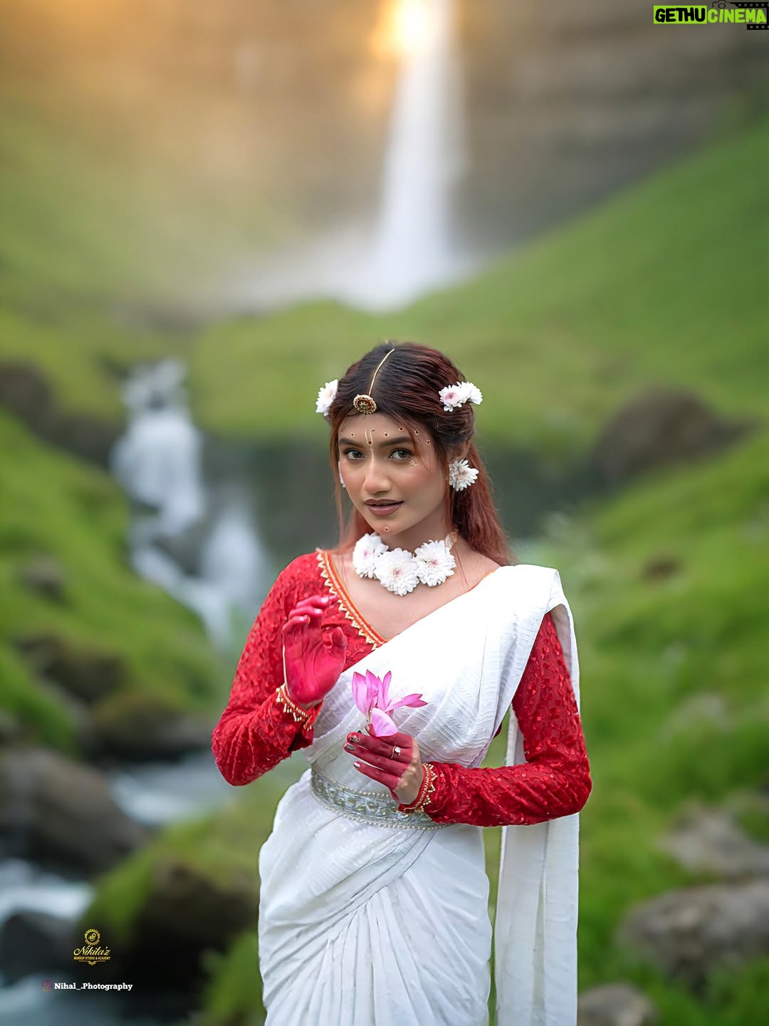 Karishmita Dass - 8.1K Likes - ||राधा हृदय, कृष्ण आत्मा||🦚🤍

Makeup by @nikitaz_makeover_

 Team - @vivah_story_

  Picture perfect moments start here! 📸✨ Book our photography team today and let us capture your story beautifully

 For More Information
 Call or DM - 9706644046

#explore #janmashtami #exploring #fyp #fypシ❤️💞❤️ #fypage #likexlike #shoot #likeforfollow #followforfollow #photoshoot