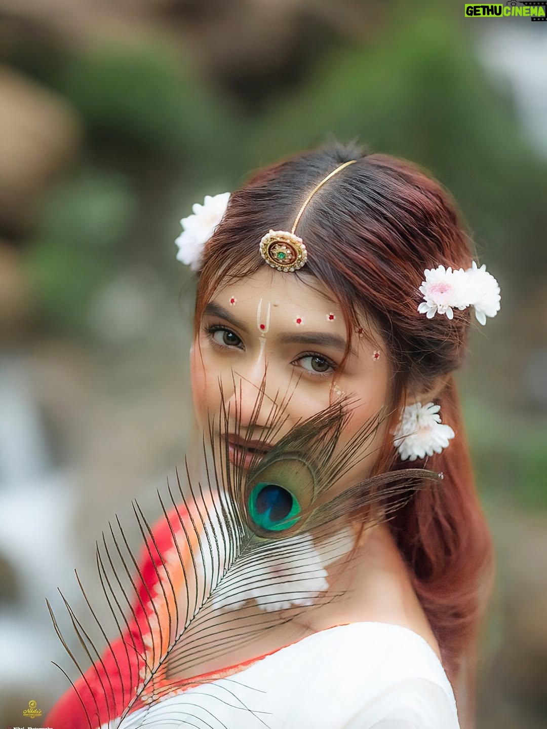 Karishmita Dass - 8.1K Likes - ||राधा हृदय, कृष्ण आत्मा||🦚🤍

Makeup by @nikitaz_makeover_

 Team - @vivah_story_

  Picture perfect moments start here! 📸✨ Book our photography team today and let us capture your story beautifully

 For More Information
 Call or DM - 9706644046

#explore #janmashtami #exploring #fyp #fypシ❤️💞❤️ #fypage #likexlike #shoot #likeforfollow #followforfollow #photoshoot