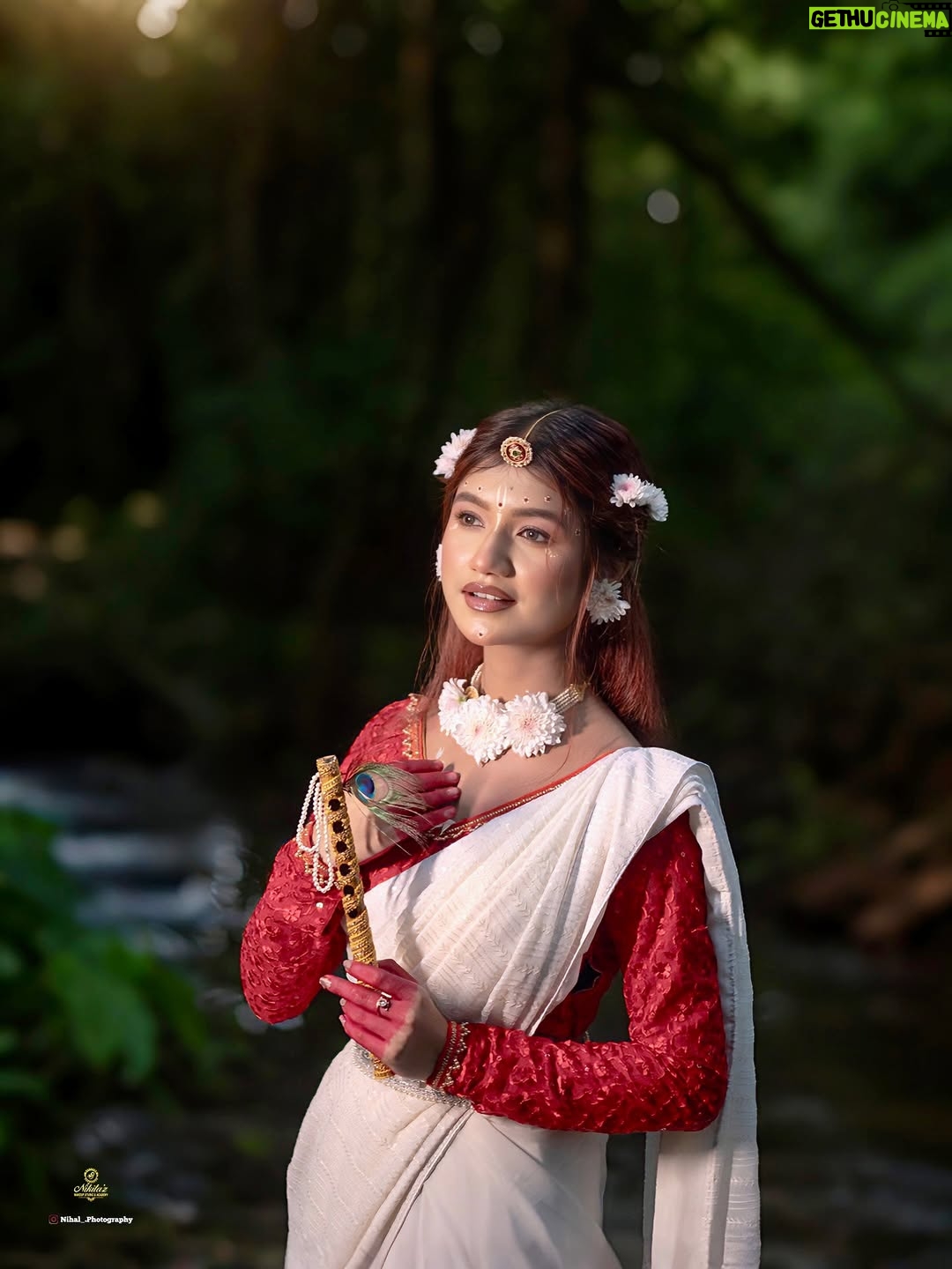 Karishmita Dass - 8.1K Likes - ||राधा हृदय, कृष्ण आत्मा||🦚🤍

Makeup by @nikitaz_makeover_

 Team - @vivah_story_

  Picture perfect moments start here! 📸✨ Book our photography team today and let us capture your story beautifully

 For More Information
 Call or DM - 9706644046

#explore #janmashtami #exploring #fyp #fypシ❤️💞❤️ #fypage #likexlike #shoot #likeforfollow #followforfollow #photoshoot