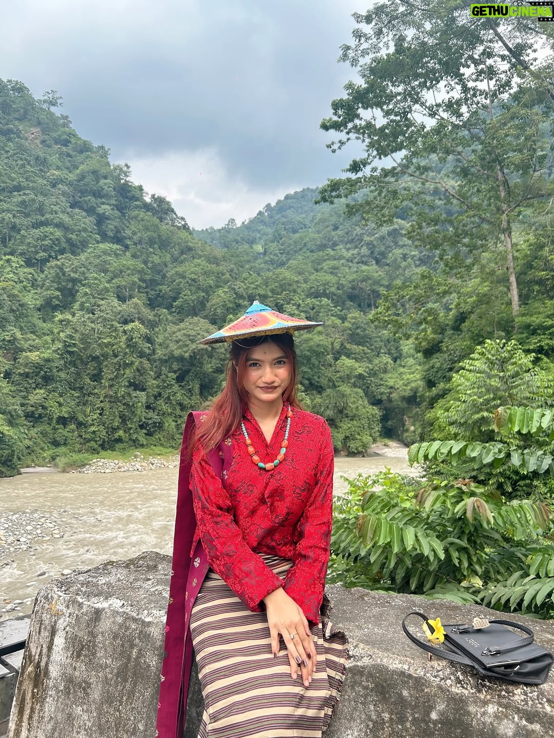 Karishmita Dass - 4.9K Likes - 🍃🤍

#explore #explorer #exploring #nature #bhutan #bhutantravel #bhutantrip #fyp #foryourpage #natures_moods #likes4followers #trending #newpost #exploring #fypviralinstagram