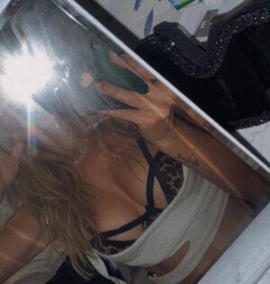 Karolina Benefield Instagram - Dust   love = magic