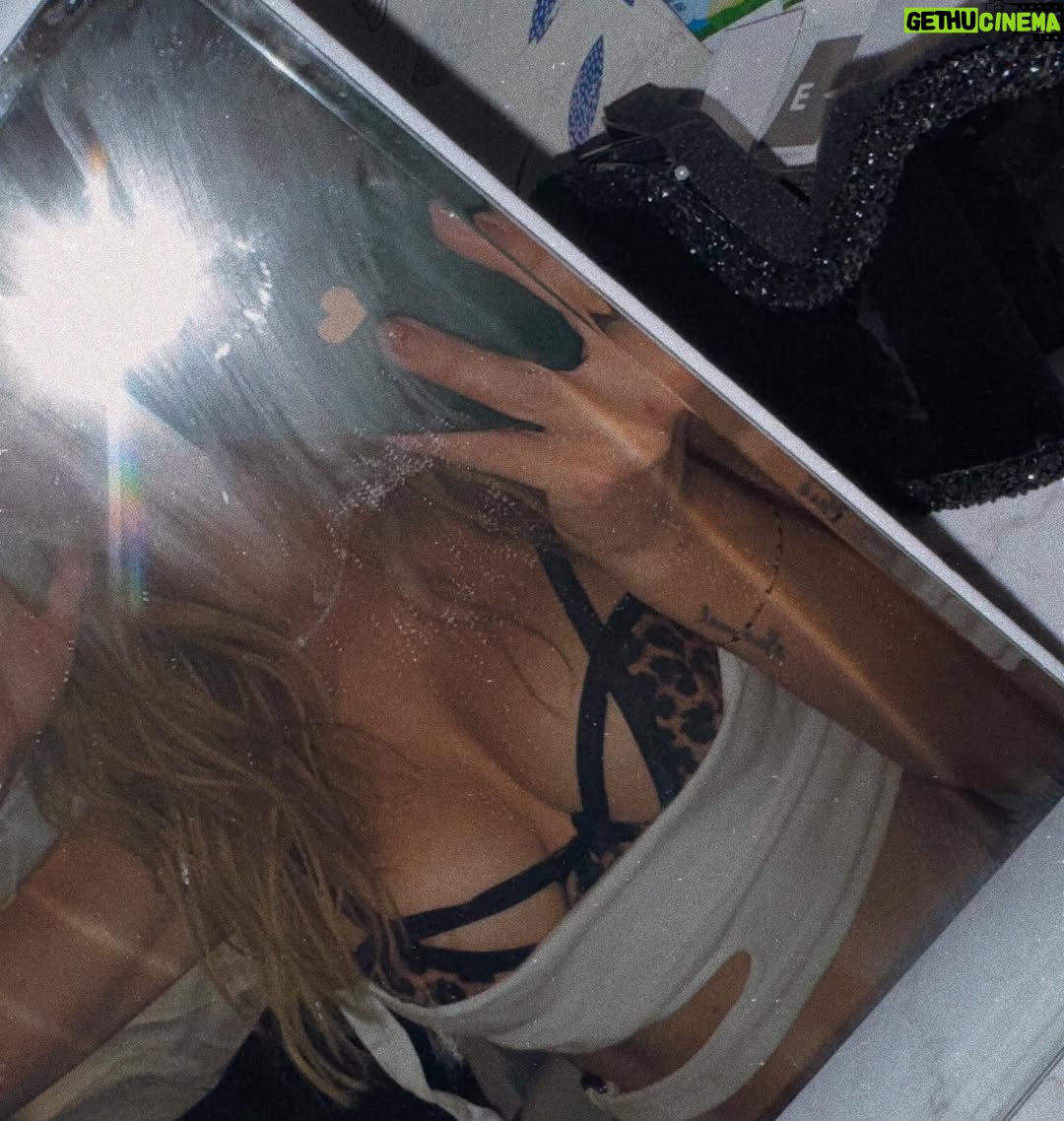 Karolina Benefield - 708 Likes - Dust   love = magic