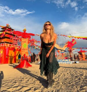 Karolina Benefield Instagram - Dust   love = magic