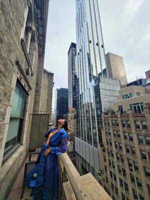 Karthika Nair Instagram - Feet on the city ground, Head in neon clouds💙
Forever a purebred city girl✨