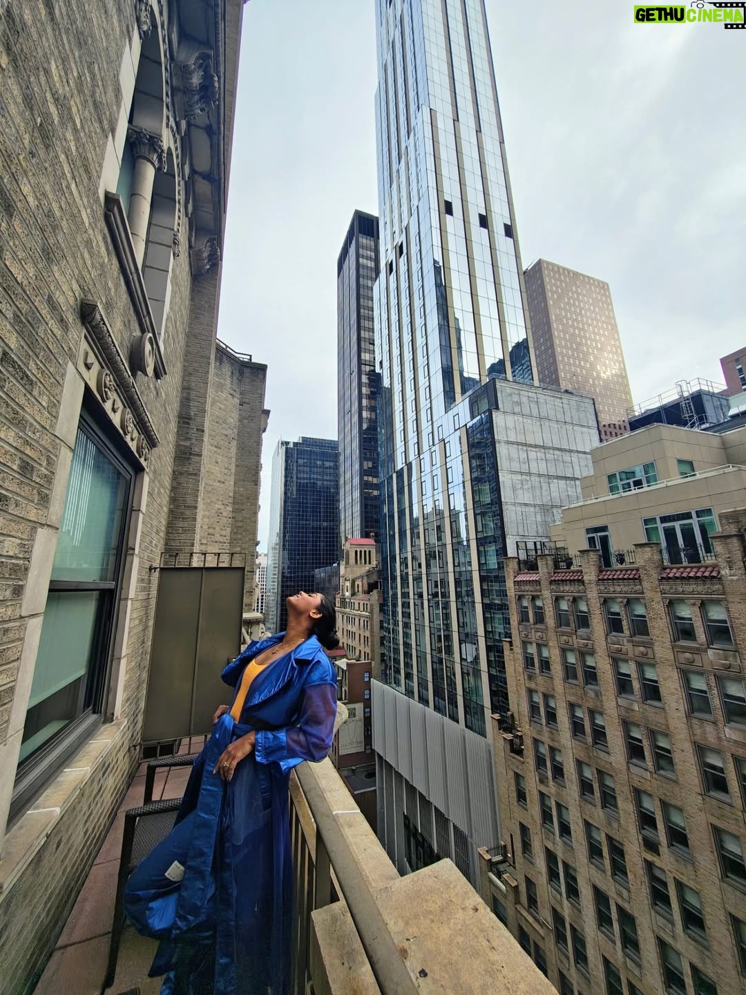 Karthika Nair - 34.5K Likes - Feet on the city ground, Head in neon clouds💙
Forever a purebred city girl✨