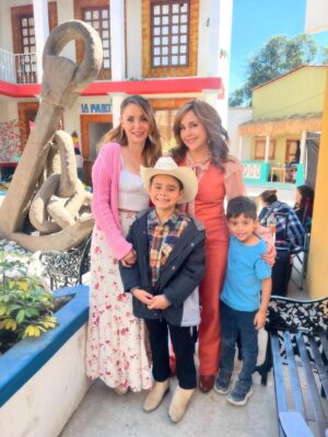 Karyme Lozano Instagram - Desde el set de @meatrevoaamarte con mi preciosa hija @mariluzbermudez1 @marianoo.soria y Mario los amo ā„ļø
Ćltimos dĆas de la novela! No se la pierdan estĆ” buenĆsimaš