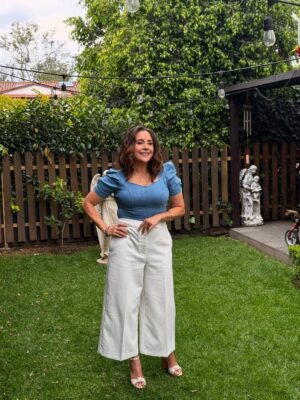 Karyme Lozano Instagram - ¿Cuántas veces al día te detienes a decir “gracias”? A veces lo más extraordinario es lo más cotidiano. #EfectoGirasol ✨✨✨🌻🌻🌻🌻
#efectogirasolconkarymelozano #karymelozano #frasespositivas #reflexiongirasol