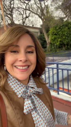 Karyme Lozano Instagram - No puedo creer que ha llovido desde que estaba grabando Me Atrevo A Amarte hasta hoy!! En lugar de verano parece invierno mantos que está pasanda?!!!! 😱🤣
#karymelozano #meatrevoaamarte #lluvias #nakaryme