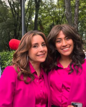 Karyme Lozano Instagram - Bravo ššš extraordinario trabajo el de mi querida doble @mel.vrl en @miamorsintiempo