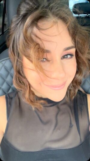 Karyme Lozano Instagram - Les gusta más mi pelo así corto o largo?
Feliz domingo los amo ♥️