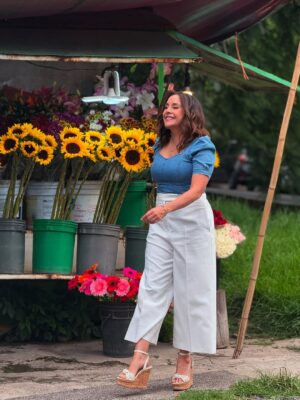 Karyme Lozano Instagram - Cuando uno florece, florecemos todos! 🌻🌻🌻🌻 ¿Qué tal su fin de semana? #efectogirasol
#karymelozano #efectogirasolconkaryme #goodvibes