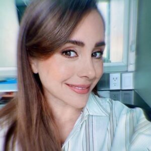 Karyme Lozano Instagram - Mis amores los extraño y también mi pelo largo que les gusta más corto o largo? Estoy pensando dejármelo crecer otra vez jejeje Besitos los amo ♥️🙏