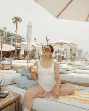Kashish Dadhwal Instagram - perfect start to summers 🥥☀️🌊🐚🌴
🏷️
Swimwear- @hm
Sunglasses- @hm