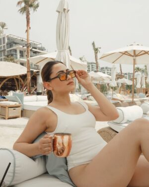 Kashish Dadhwal Instagram - perfect start to summers 🥥☀️🌊🐚🌴
🏷️
Swimwear- @hm
Sunglasses- @hm