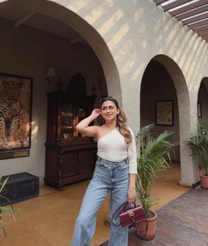 Kashish Dadhwal Instagram - 🤎