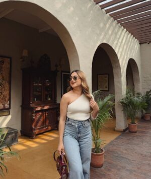 Kashish Dadhwal Instagram - 🤎