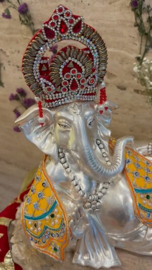 Kashish Singh Instagram - Happy ganesh chaturthi!! #2025 

Thank you Bappa for always being by my side. Thank you for your blessings 🙏🏻 🙏🏻 #blessedbeyondmeasure #happyganeshchaturthi 🪷 #bellavitakashish 🪷🕉️🙏🏻📿🙏🏻