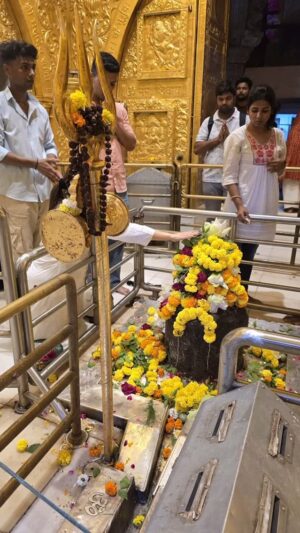 Kashish Singh Instagram - #shiva 🕉️🕉️ 🙏🏻🙏🏻

#omnamahshivay #happysavan #babulnath #babulnathtemple #blessedbeyondmeasure #bellavitakashish 🕉️🕉️ 🙏🏻🙏🏻