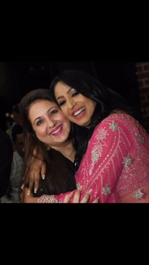 Kashmera Shah Instagram - To my bestie @munishakhatwani you know how much I love you and how much I care about you. You and our other gang has given me more than one could ask for. Love you now and for all lifetimes. This song is for you. Happy birthday love. @tannazirani_ @deepshikha.nagpal #munishakhatwani #kashmerashah #tannazirani #deepshikha #love #happybirthday #cake #friendship #bestie