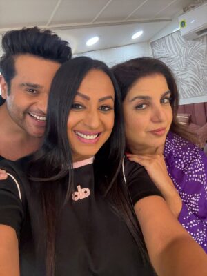 Kashmera Shah Instagram - Once an icon always an icon. I always love meeting you as you are so lovely and so energetic. I love your one liners and u are one of the few people that can actually make me laugh. Love you always @farahkhankunder @krushna30 #kashmerashah #krushna #farahkhan