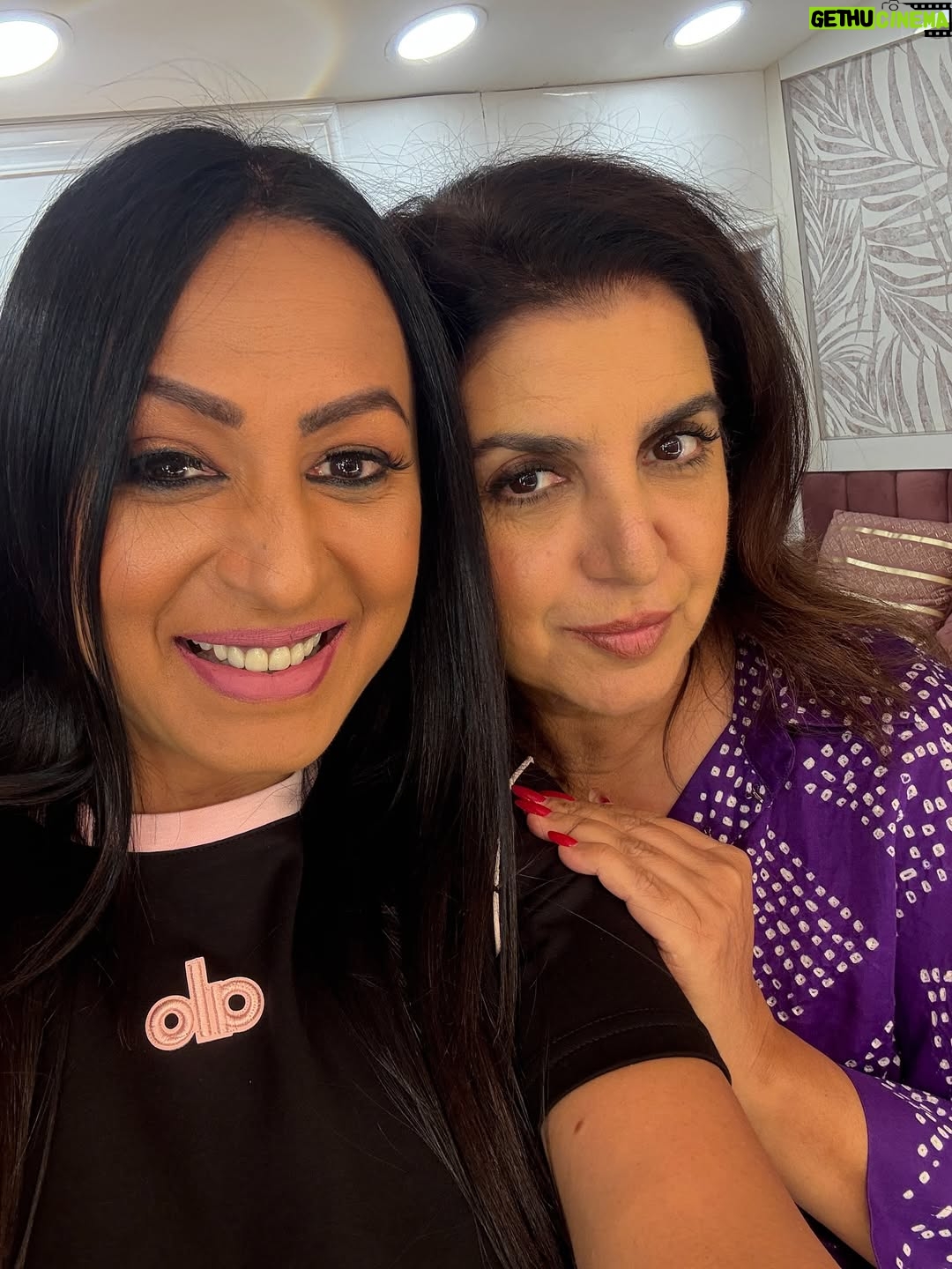 Kashmera Shah - 17.2K Likes - Once an icon always an icon. I always love meeting you as you are so lovely and so energetic. I love your one liners and u are one of the few people that can actually make me laugh. Love you always @farahkhankunder @krushna30 #kashmerashah #krushna #farahkhan