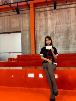 Kasumi Arimura Instagram - 👠

ビビットなオレンジを基調とした舞台に
シンプルで優しい色のお洋服たちが相反して融合していて、
PRADAらしさを感じるショーでした。

一生に一度の良い経験でした。

気になるアイテム見つけた😚

@prada
#pradaSS26