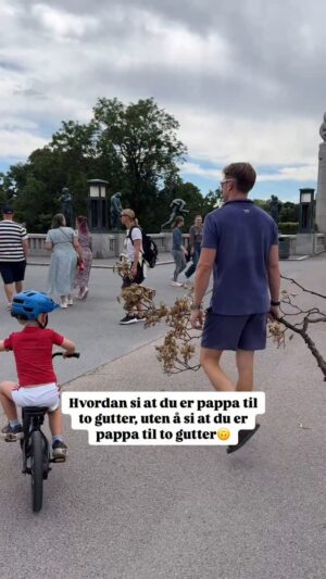 Katarina Flatland Instagram - Livet som pappa til to gutter innebærer mye samling av pinner👋🏼🙃