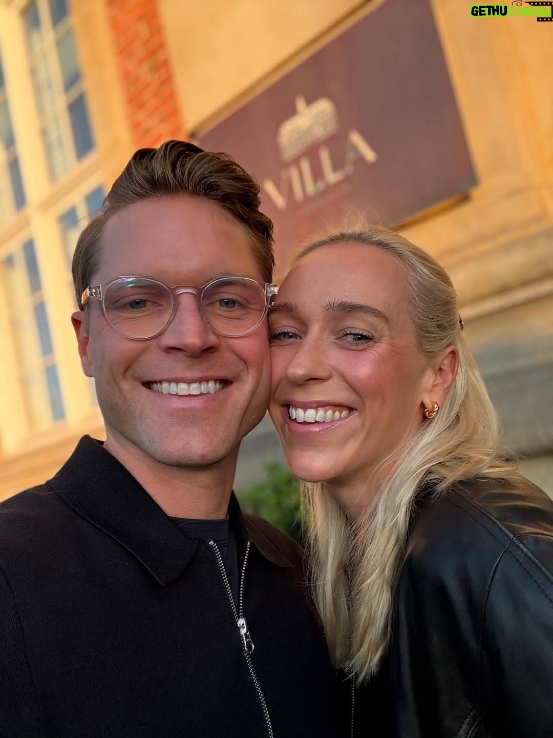 Katarina Flatland - 4.5K Likes - Fra kamerarullen siste tiden📸
1:🌸 Gutta mine overrasket meg med blomster etter lansering av Lev SMART🥹
2:💪🏼 Trening med @haraldmd 
3:❤️ Kjærestetur til Køben
4:😋 Middag på Llama i Køben (anbefales!!!)
5:🏃‍♀️ Intervaller 
6:🗳️ Valgprat med @erna_solberg 
7:💆🏼‍♀️ Lanseringsevent med @martebratberg 
8:🏃‍♀️ Egentid i skogen💚
9:👩‍💻 Egen app endelig LIVE😭