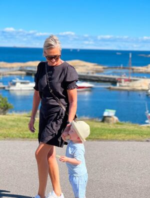 Katarina Flatland Instagram - I dag er det mammas bursdag❤️ Jeg savner deg i dag, i morgen og hver eneste dag mamma❤️ Vi er så mange som savner deg. 
Men selv om tårene renner nå, vil jeg også minnes de utallige fine dagene og øyeblikkene med den aller beste mammaen i verden❤️❤️❤️❤️❤️
