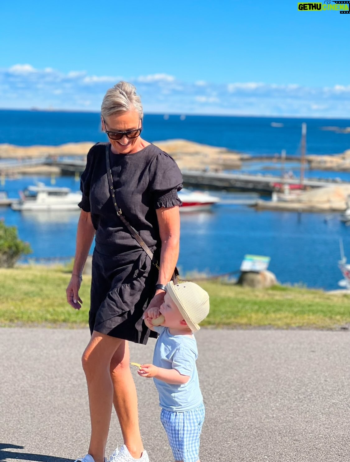 Katarina Flatland - 30.9K Likes - I dag er det mammas bursdag❤️ Jeg savner deg i dag, i morgen og hver eneste dag mamma❤️ Vi er så mange som savner deg. 
Men selv om tårene renner nå, vil jeg også minnes de utallige fine dagene og øyeblikkene med den aller beste mammaen i verden❤️❤️❤️❤️❤️