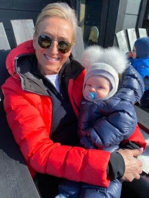 Katarina Flatland Instagram - I dag er det mammas bursdag❤️ Jeg savner deg i dag, i morgen og hver eneste dag mamma❤️ Vi er så mange som savner deg. 
Men selv om tårene renner nå, vil jeg også minnes de utallige fine dagene og øyeblikkene med den aller beste mammaen i verden❤️❤️❤️❤️❤️