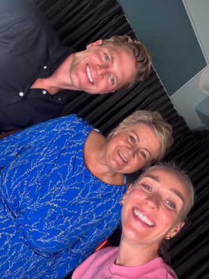 Katarina Flatland Instagram - Fra kamerarullen siste tiden📸
1:🌸 Gutta mine overrasket meg med blomster etter lansering av Lev SMART🥹
2:💪🏼 Trening med @haraldmd 
3:❤️ Kjærestetur til Køben
4:😋 Middag på Llama i Køben (anbefales!!!)
5:🏃‍♀️ Intervaller 
6:🗳️ Valgprat med @erna_solberg 
7:💆🏼‍♀️ Lanseringsevent med @martebratberg 
8:🏃‍♀️ Egentid i skogen💚
9:👩‍💻 Egen app endelig LIVE😭