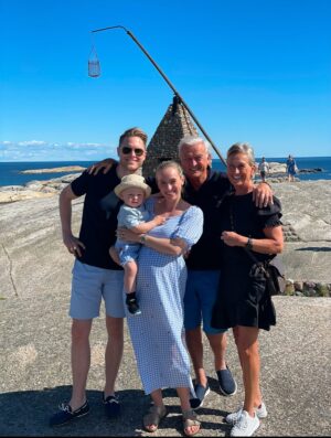 Katarina Flatland Instagram - I dag er det mammas bursdag❤️ Jeg savner deg i dag, i morgen og hver eneste dag mamma❤️ Vi er så mange som savner deg. 
Men selv om tårene renner nå, vil jeg også minnes de utallige fine dagene og øyeblikkene med den aller beste mammaen i verden❤️❤️❤️❤️❤️