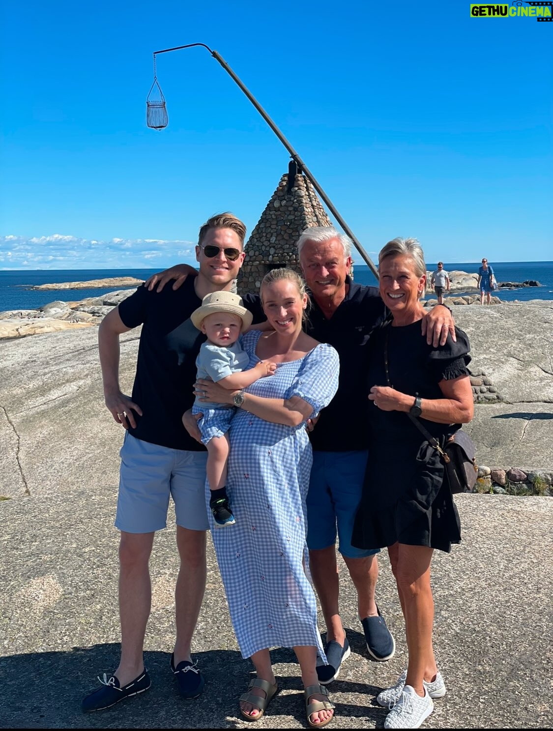 Katarina Flatland - 30.9K Likes - I dag er det mammas bursdag❤️ Jeg savner deg i dag, i morgen og hver eneste dag mamma❤️ Vi er så mange som savner deg. 
Men selv om tårene renner nå, vil jeg også minnes de utallige fine dagene og øyeblikkene med den aller beste mammaen i verden❤️❤️❤️❤️❤️