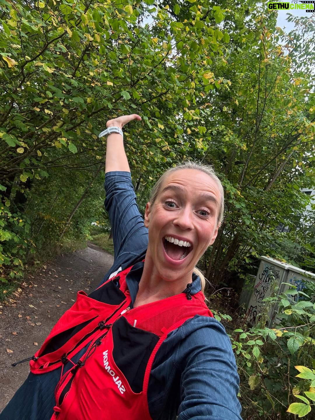 Katarina Flatland - 4.5K Likes - Fra kamerarullen siste tiden📸
1:🌸 Gutta mine overrasket meg med blomster etter lansering av Lev SMART🥹
2:💪🏼 Trening med @haraldmd 
3:❤️ Kjærestetur til Køben
4:😋 Middag på Llama i Køben (anbefales!!!)
5:🏃‍♀️ Intervaller 
6:🗳️ Valgprat med @erna_solberg 
7:💆🏼‍♀️ Lanseringsevent med @martebratberg 
8:🏃‍♀️ Egentid i skogen💚
9:👩‍💻 Egen app endelig LIVE😭