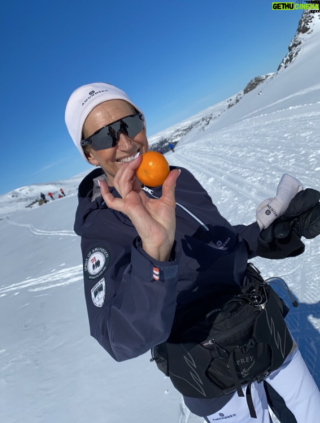 Katarina Flatland - 30.9K Likes - I dag er det mammas bursdag❤️ Jeg savner deg i dag, i morgen og hver eneste dag mamma❤️ Vi er så mange som savner deg. 
Men selv om tårene renner nå, vil jeg også minnes de utallige fine dagene og øyeblikkene med den aller beste mammaen i verden❤️❤️❤️❤️❤️