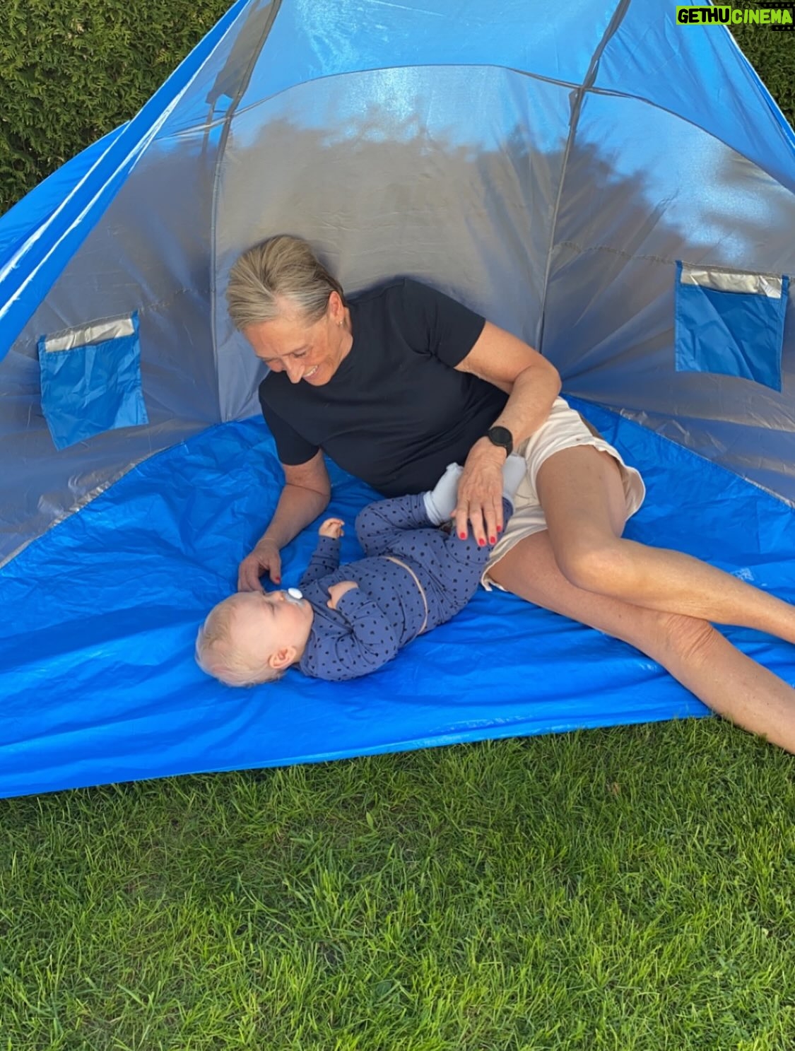 Katarina Flatland - 30.9K Likes - I dag er det mammas bursdag❤️ Jeg savner deg i dag, i morgen og hver eneste dag mamma❤️ Vi er så mange som savner deg. 
Men selv om tårene renner nå, vil jeg også minnes de utallige fine dagene og øyeblikkene med den aller beste mammaen i verden❤️❤️❤️❤️❤️