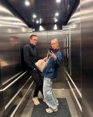 Katarina Flatland Instagram - Uka som gikk på kamerarullen📸
1. LED-maske og avkobling
2. Møtebonanza med partner-in-crime
3. Første fotballtrening med Ready
4. Løpetur på hytta
5. Årets første dukkert
6. På jakt etter maur, bier og edderkopper 
7. Oppdrag grønn plen
8. Løpetur rundt Sognsvann
9. og 10. Heia pappa i Holmenkollstafetten!!!