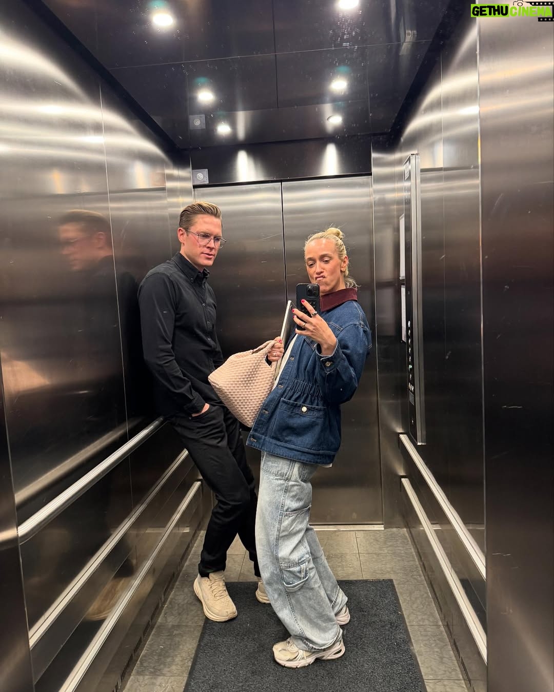 Katarina Flatland - 3K Likes - Uka som gikk på kamerarullen📸
1. LED-maske og avkobling
2. Møtebonanza med partner-in-crime
3. Første fotballtrening med Ready
4. Løpetur på hytta
5. Årets første dukkert
6. På jakt etter maur, bier og edderkopper 
7. Oppdrag grønn plen
8. Løpetur rundt Sognsvann
9. og 10. Heia pappa i Holmenkollstafetten!!!