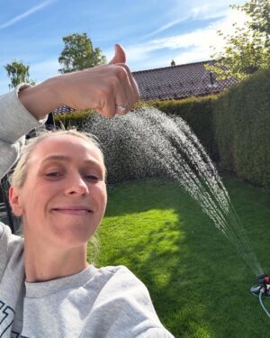 Katarina Flatland Instagram - Uka som gikk på kamerarullen📸
1. LED-maske og avkobling
2. Møtebonanza med partner-in-crime
3. Første fotballtrening med Ready
4. Løpetur på hytta
5. Årets første dukkert
6. På jakt etter maur, bier og edderkopper 
7. Oppdrag grønn plen
8. Løpetur rundt Sognsvann
9. og 10. Heia pappa i Holmenkollstafetten!!!
