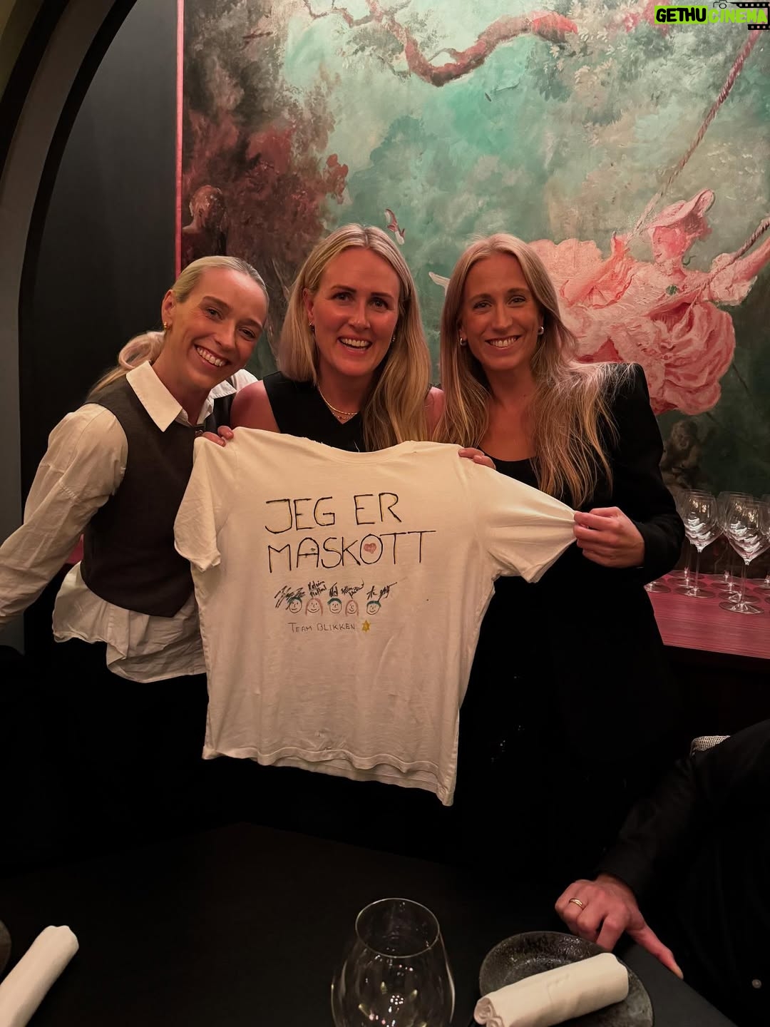 Katarina Flatland - 6.6K Likes - FOR en dag det var i går! Til tross for mye øving med insulindosering og tilpassing av mat siste ukene, slo adrenalinet inn - og blodsukkeret var ustyrlig under løpet i går🫣😅
Heldigvis hadde jeg @haraldmd som hare, og han pushet meg maks på en dag som føltes ganske tung fra første løpesteg. Han fikk kjeft av meg underveis, men ros etterpå😂😂
 VELDIG deilig å nå målet om SUB50, og ekstra gøy å feire det hele med denne fine gjengen!   Takk igjen til alle som ropte og heiet underveis i løpet, det pushet meg enda mer🤩🎉