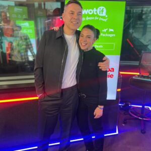 Kate Ritchie Instagram - Could we have topped the week this early on a Tuesday? 🤷🏻♀️ What a pleasure having this absolute superstar and a man on my all time favourites list on the show 🩷 To be honest.. we couldn’t get rid of him! If you missed the X-rated fun head to the @fitzywippakate podcast tonight 🎧🎧🎧 @dwalliams