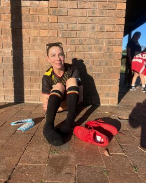 Kate Ritchie Instagram - One week on from my first real deal team sport match with the Menai Hawks and I thought I had finally recovered.. ♥️🦅💛 An update on air with @fitzywippakate tomorrow morning.. oh and a bone to pick with the team.. 🦅⚽️💛🖤♥️