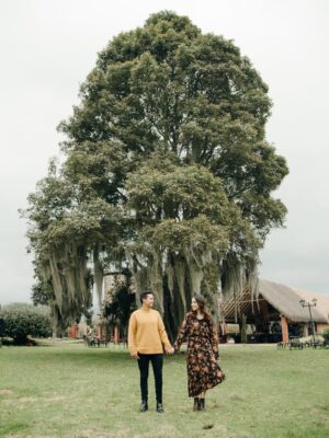 Katherine Escobar Farfan Instagram - Boda civil
Ceremonia
Pre boda (4 días después empezó el confinamiento por pandemia y nos cancelaron la boda).
Agradeceré siempre que a tu lado puedo ser yo; sin perder mi esencia. Abrazando lo que soy, lo@que fui y avanzando a lo que quiero ser. Feliz quinto aniversario @danideviag, te lo repetiré cada 4 de julio: “Me haces un mejor ser humano, te amo”.