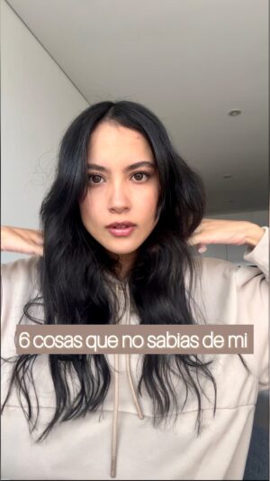 Katherine Escobar Farfan Instagram - Mientras me maquillo