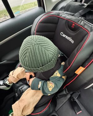 Katherine Escobar Farfan Instagram - Compañerito de mis tardes, compañero de jugos ácidos, compañero en el carro cuando no está papá. 🥤
Silla de carro para bebés y niños Tokio de @carestino.co