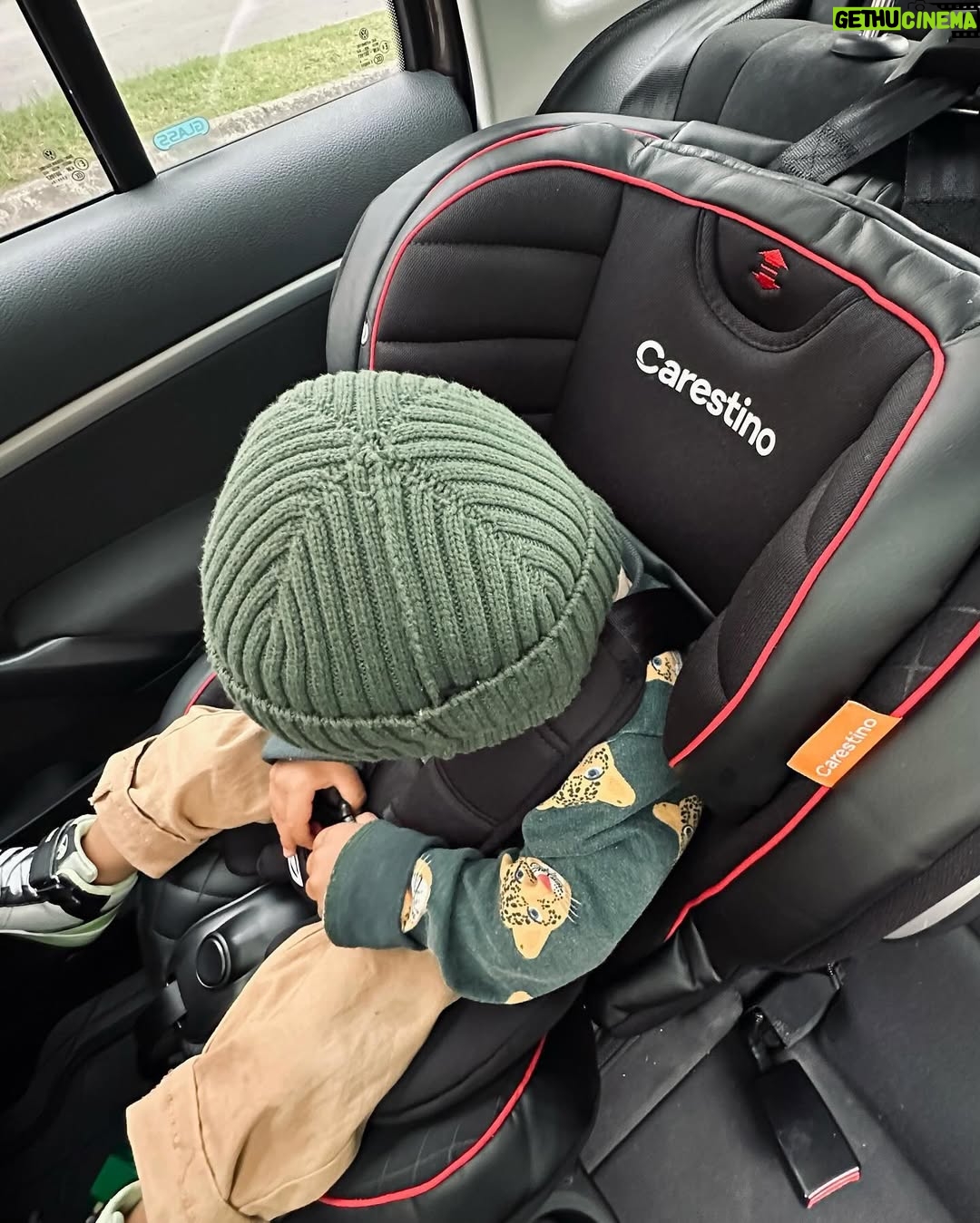 Katherine Escobar Farfan - 9.9K Likes - Compañerito de mis tardes, compañero de jugos ácidos, compañero en el carro cuando no está papá. 🥤 

Silla de carro para bebés y niños Tokio de @carestino.co
